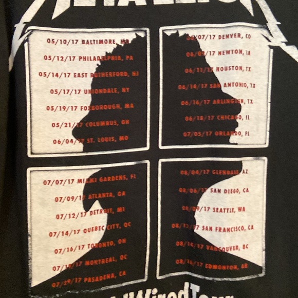 ⭐️ Metallic 2017 World Tour Graphic Band Tee Crew neck T-shirt size medium - Picture 6 of 9